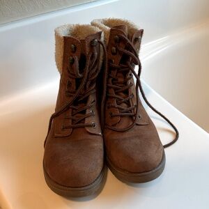 Fuzzy lace up hiking boots